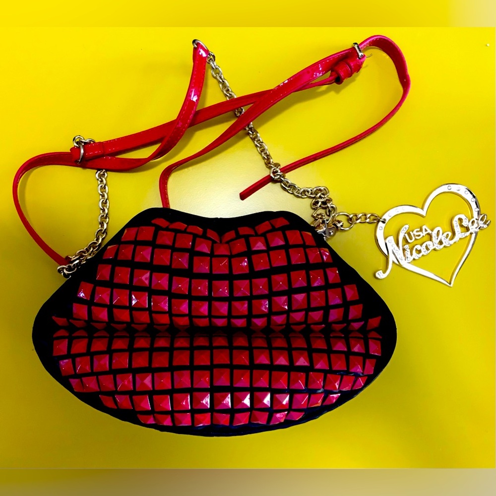 Nicole Lee red lips purse, great condition, hardly used!